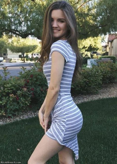 26 Beautiful Girls In Tight Dresses Breakbrunch Free Nude Porn Photos