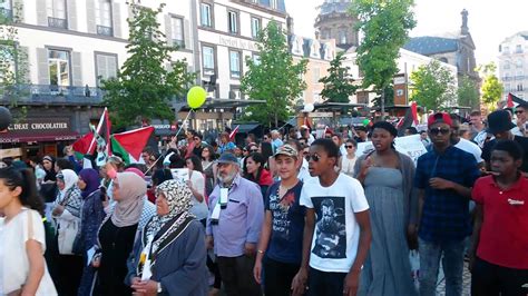 En juillet 2014, plusieurs manifestations avaient été organisées en france, pour dénoncer mercredi, bertrand heilbronn, le président de l'association france palestine solidarité, a été placé en garde à. Manifestation pour la Palestine à Clermont Ferrand - YouTube