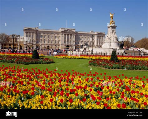 Buckingham Palace London England Uk Stock Photo Alamy