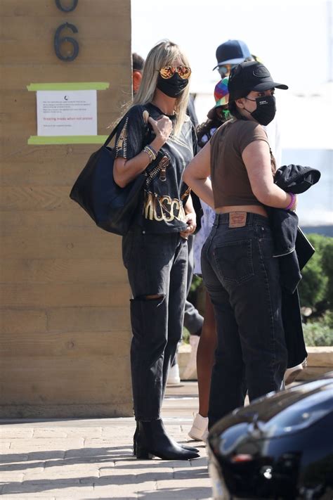 Sammlung von fiv magazine • zuletzt aktualisiert: HEIDI KLUM Arrives at Nobu in Malibu 09/27/2020 - Сelebs ...
