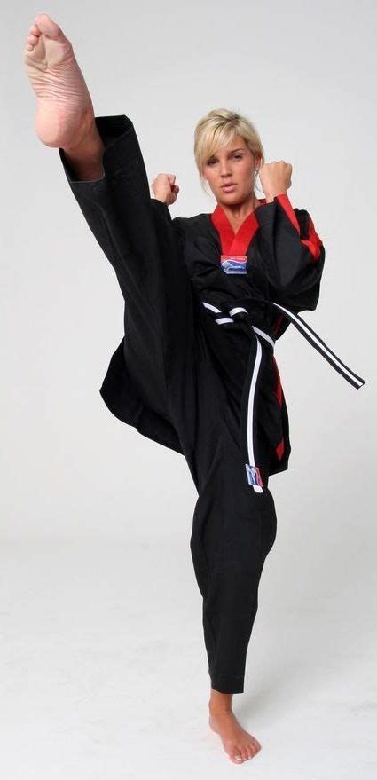 Épinglé sur women karate
