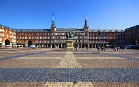 Madrids Plaza Mayor 400 Years Of History 5 Different Names And All
