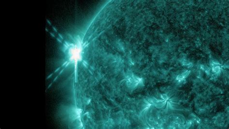 Nasas Sdo Sees A Mid Level Solar Flare Nov 3 Science Codex