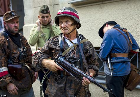 Warsaw Uprising Traditionalists Re Enact 1944 Revolt Against Nazis Daily Mail Online