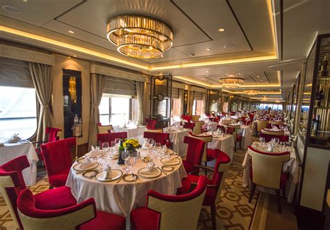 Queen mary 2 had the royal mail ship (rms) prefix conferred on her by the royal mail when she entered service in 2004, as a gesture to cunard's history. Die große Renovierung der Queen Mary 2: Was steckt dahinter?