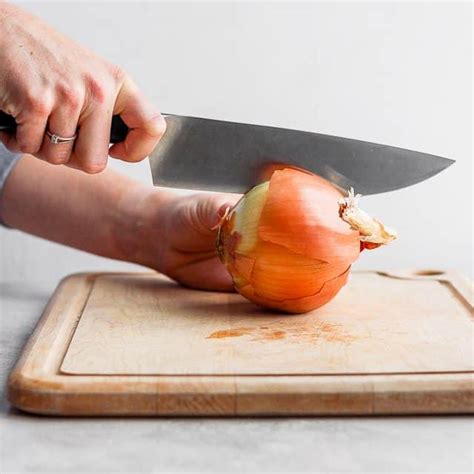 How To Cut An Onion Step By Step Tutorial Feelgoodfoodie