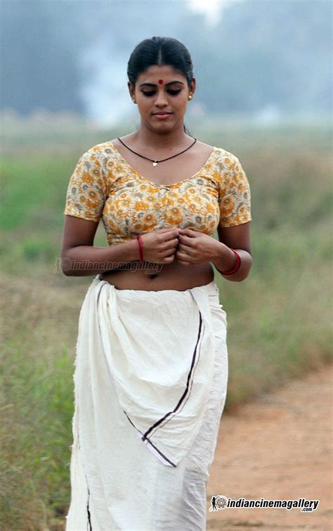 Devoleena Hot ~ Iniya Blouse Mallu Navel Actress Mundu Sexy Movie Stills Tamil Aunty Indian