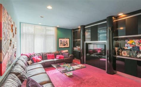 Discover savings on 90s decor & more. This House Hasn't Changed Since The '90s, And It Looks ...