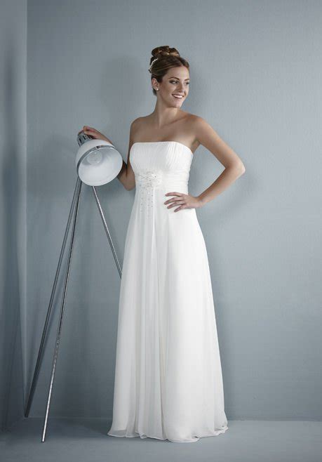 Das brautkleid label pure möchte nicht mit verspielten details verträumte mädchen erfreuen, stattdessen sind diese kleider für selbstbewusste frauen gemacht, die. Brautkleider-Galerie Brautkleid von Pure Bridal in der ...