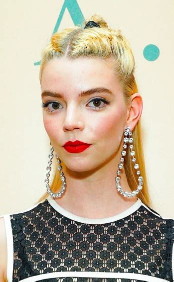 31 Anya Taylor Joy Hairstyles And Haircuts Now And Then
