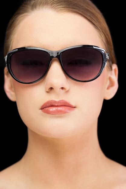 Premium Photo Classy Blonde Model Wearing Sunglasses
