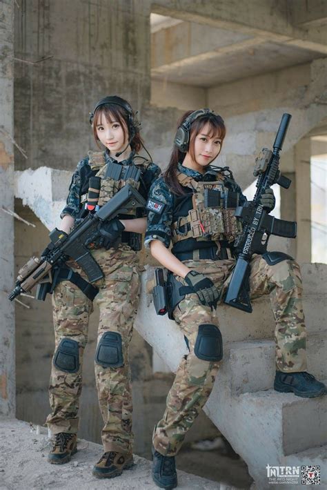 武装少女 Girls Are Awesome Asian Woman Asian Girl Gunslinger Girl Poses References Female