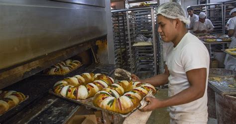 Rosca De Reyes La Tradición Que Se Mantiene Viva En La Panadería Más