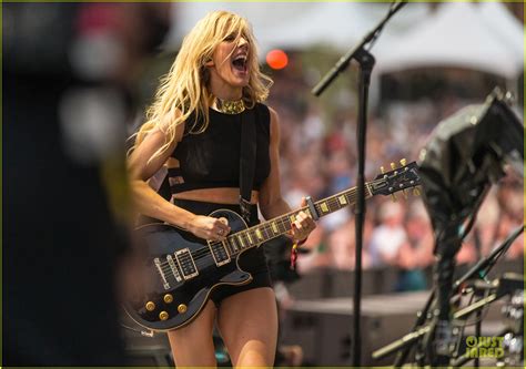 Ellie Goulding Is Such A Sexy Hero At Coachella Photo 3095059 2014 Coachella Music Festival