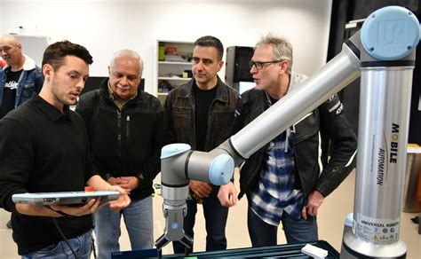 Don T Fear The Robots Helping Future Workers Learn How To Innovate Scimex