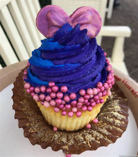 You'll Be SURPRISED What's INSIDE This New Minnie Cupcake in Disney World! | the disney food blog