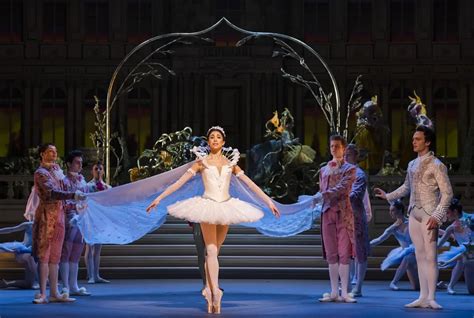 Review The Royal Ballets New Cinderella A Fresh Look For The 21st Century