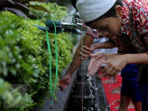 Berikut 8 ibadah yang dianjurkan berwudhu atau suci dari. Tata Cara Berwudhu Dan Doanya : Tata Cara Berwudhu Yang ...