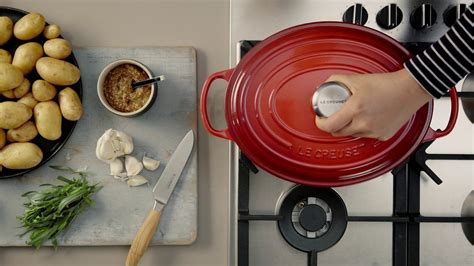 Thanks to the attractive supplied packaging, they are also ideal as a gift. Le Creuset Cast Iron Signature Oval Casserole - YouTube