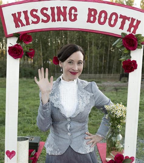 Relive every single kiss in the kissing booth 💋 which one is your favourite?pick your absolute favorite moment and leave a comment below! Highlights - The Kissing Booth - When Calls the Heart | Hallmark Channel