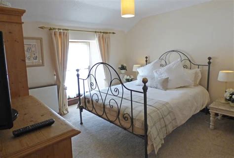 Wogan cottage is a recently refurbished 2 bed holiday home situated just a 2 minute walk from the stunning saundersfoot blue flag beach. 4 The Strand | Holiday Cottage in Saundersfoot | Coastal ...