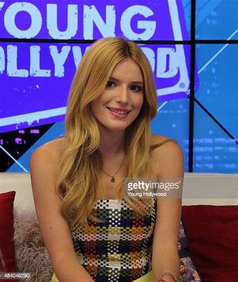 Bella Thorne Visits Young Hollywood Studio Fotografías E Imágenes De