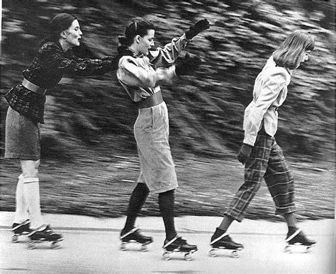 Roller Skating Girls 1940s Photo Old Photos Roller Skating