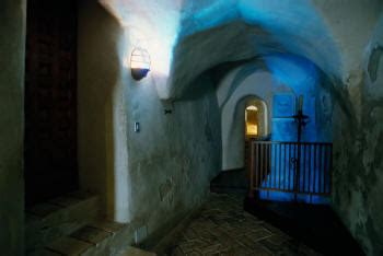 La storia di azzurrina è legata in maniera indissolubile al castello di montebello, intorno al quale sono sorte numerose leggende. Azzurrina - - Leggende - - Tra Storia e Mito