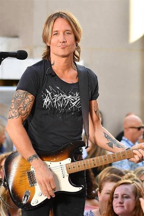 With his intricate understanding of music, he was able to make it to the pinnacle. Pin by Darrin Williams on Keith Urban's Guitars in 2020 ...