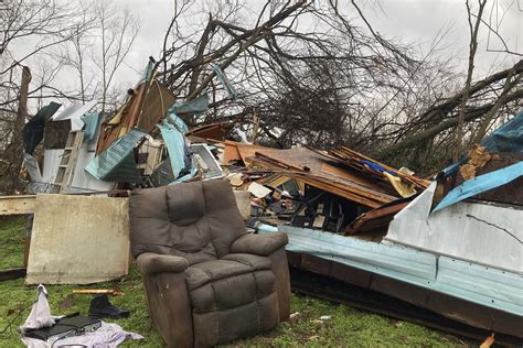 Predawn Missouri Tornado Kills At Least 5 Sows Destruction