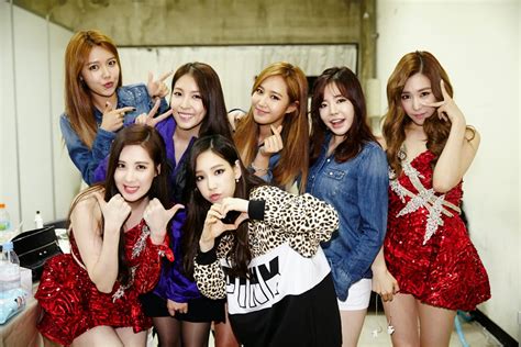 Check Out Snsd And Fxs Behind The Scene Pictures From Their Smtown In Taiwan Concert Snsd