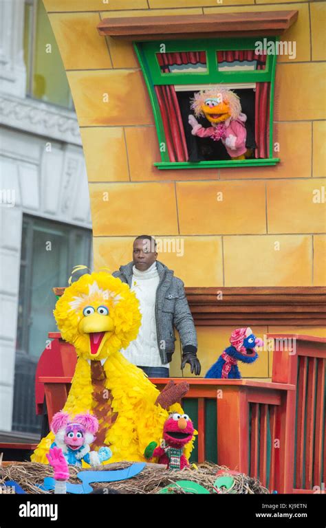 New York Ny Usa 23rd Nov 2017 Leslie Odom Jr And Muppets Big