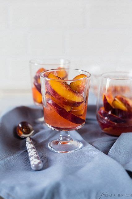 A questo punto sfumate l'arista con un bicchiere di vino bianco e. Pesche fredde al vino bianco | Ricetta | Vino bianco, Cibo ...