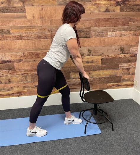 5 Simple Stability Ball And Resistance Band Exercises For Injury