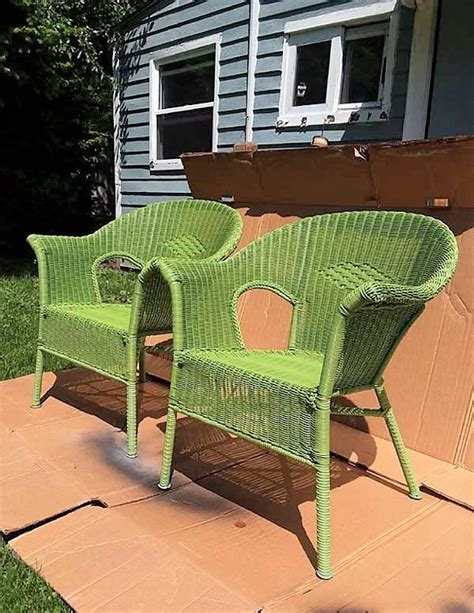 You can easily update wicker, rattan or woven follow these same steps for painting outdoor woven furniture too! How to Spray Paint Resin Wicker Chairs, if you dare ...