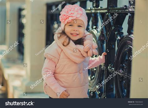 Dolly Pinup Toothsome Young Girl Wearing Stock Photo 736636642