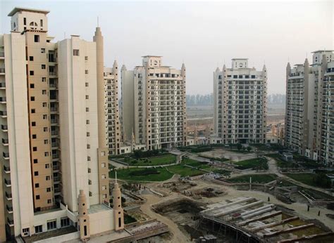 Authority Issued Notice To 20 Dangerous Buildings In Greater Noida
