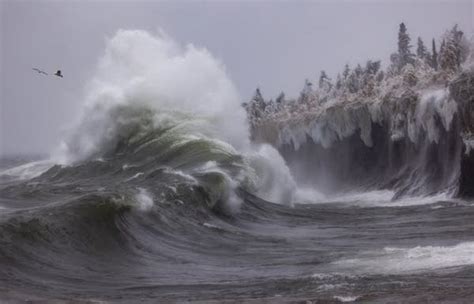Photos Massive Waves Hit Minnesotas North Shore Amid Winter Storm