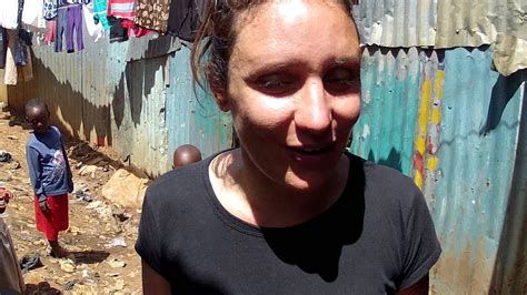 Catherine Dans Le Bidonville De Kibera Au Kenya Pour Tournage Peepoobag Youtube