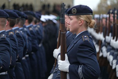 Frauen In Der Bundeswehr Neue Dienstgrade — Und Mehr Respekt Business Insider