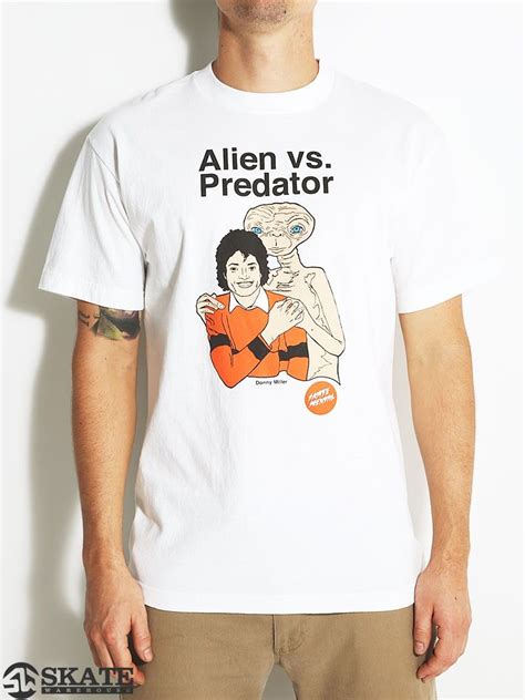 Xenomorphsrimworldavp.gamepedia.com from the alien film franchise join the rimworld as a new threat to your colony. Skate Mental Alien vs. Predator T-Shirt | T shirt, Alien vs