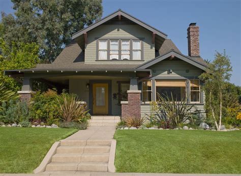 Craftsman house plans vary in size, floor plan, and amenities. Craftsman House Colors--Photos and Ideas
