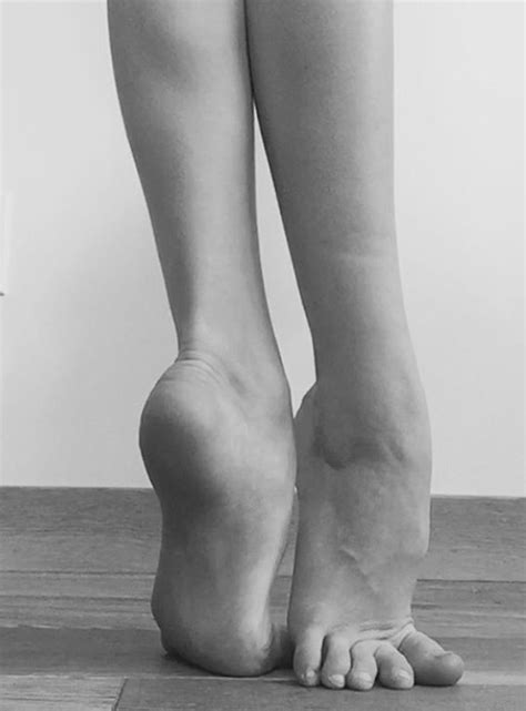 Pin By Luis Mejia On Nude Woman Foot Dancers Feet Ballet Feet Human