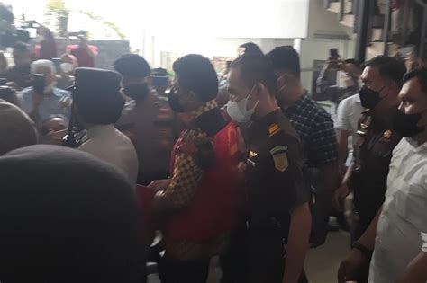 Ratusan Polisi Berjaga Di Persidangan Perdana Ferdy Sambo