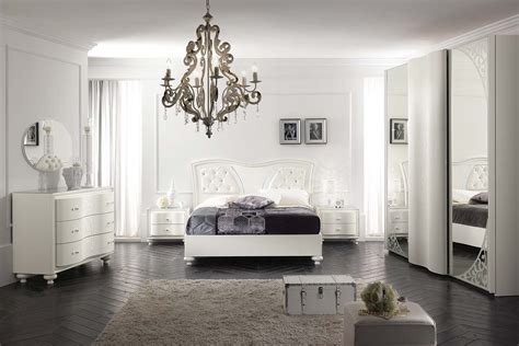 Una camera da letto armoniosa permette di riposare meglio. Camera da letto gioia