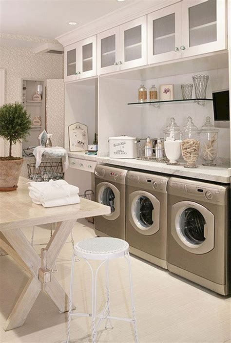 Simple And Clean Modern Laundry Room That Fit Into Contemporary Homes