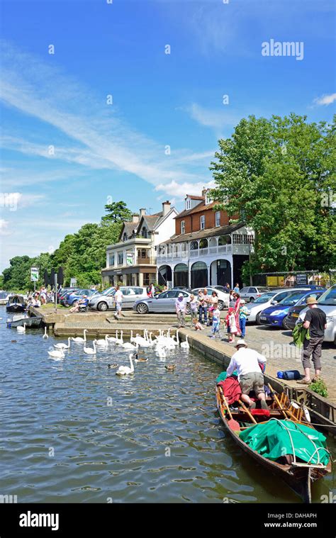 Of Walton On Thames Hi Res Stock Photography And Images Alamy