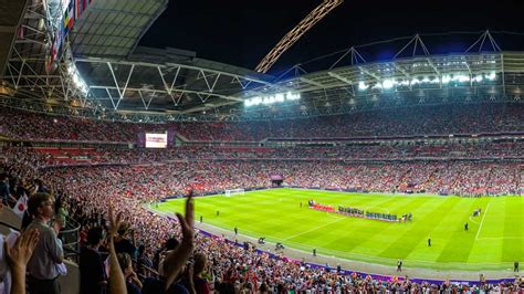 Die uefa sieht die schon stunden vor dem finale hatten hunderte fans vor dem stadion und in der gesamten stadt. London 2021: Top 10 Tours & Activities (with Photos ...