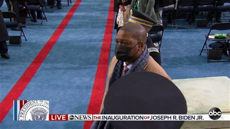 Capitol Police Officer Accompanies Harris At Inauguration 6abc