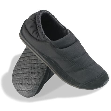 Below, we've highlighted the 14 best slippers available on the market with all their characteristics and uses. The Indoor/Outdoor Waterproof Slippers (Men's) - Hammacher ...